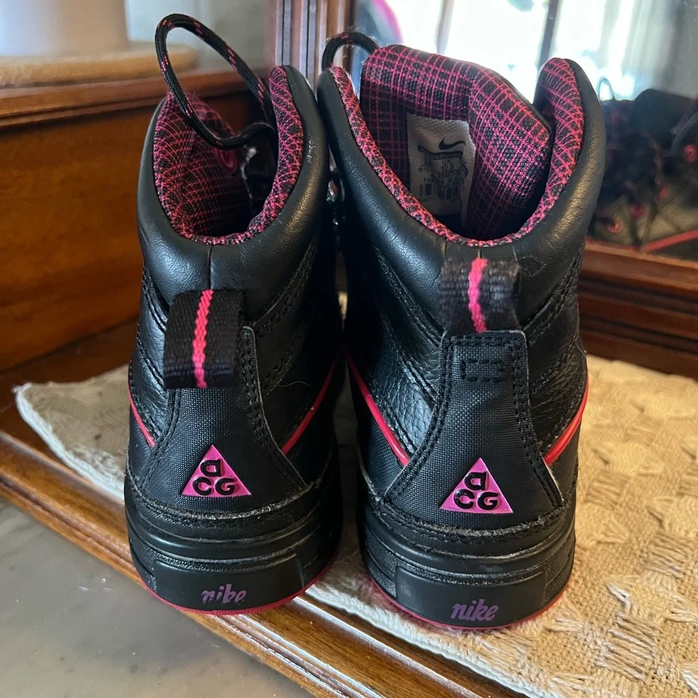 NIKE Vintage 2012 ACG‎ Woodside 2 Outdoor Winter Snow Boots Black Pink Girl's 13